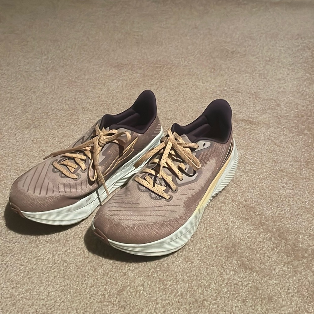 Altra women’s experience flow, size 9, lightly worn
